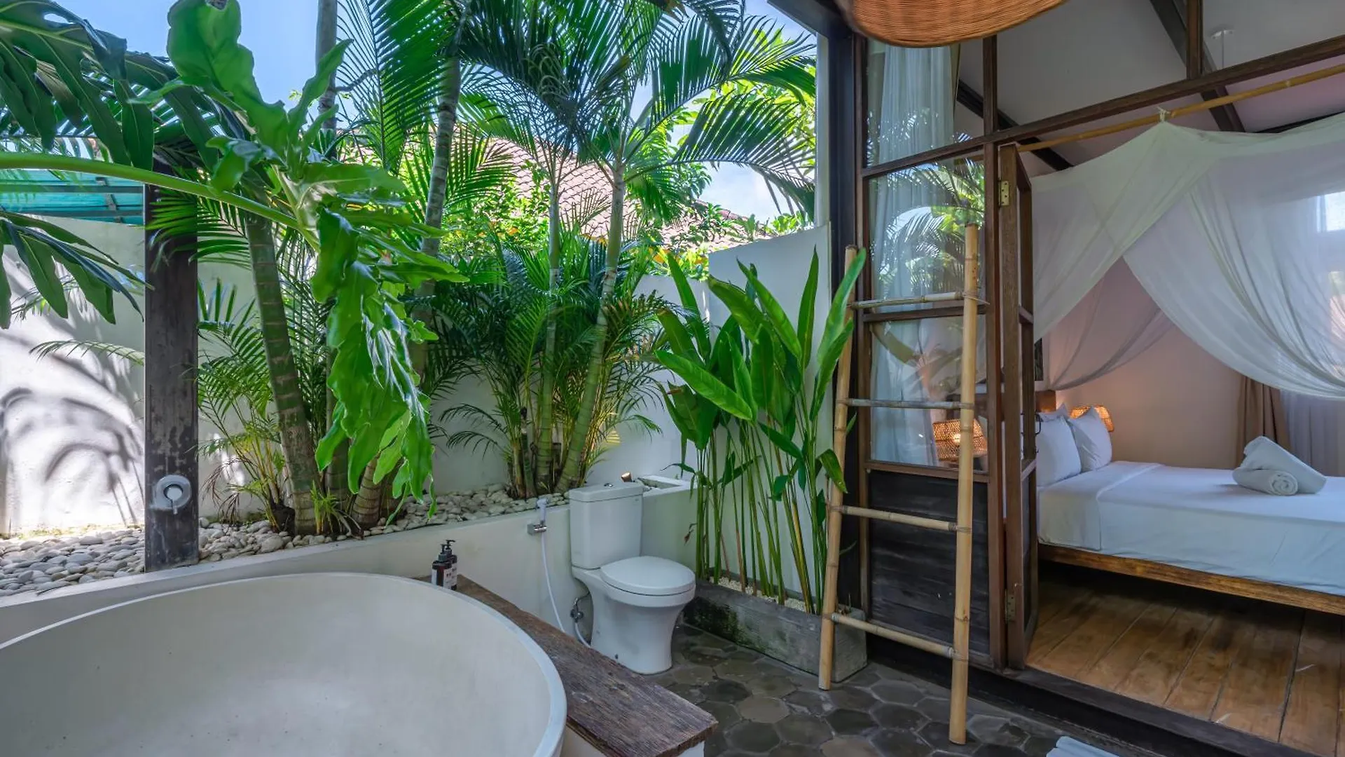 Villa Elma - Huge 2-Bedroom Pool Villa In Umalas! Seminyak  0*, Seminyak (Bali)