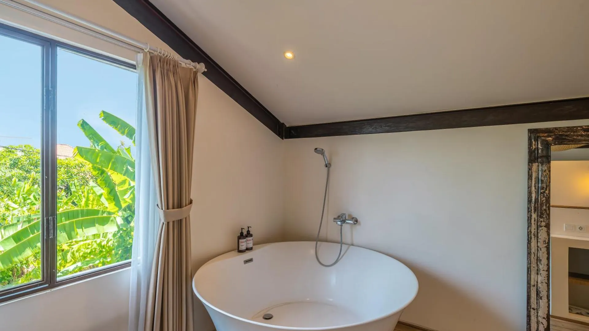 Villa Elma - Huge 2-Bedroom Pool Villa In Umalas! Seminyak